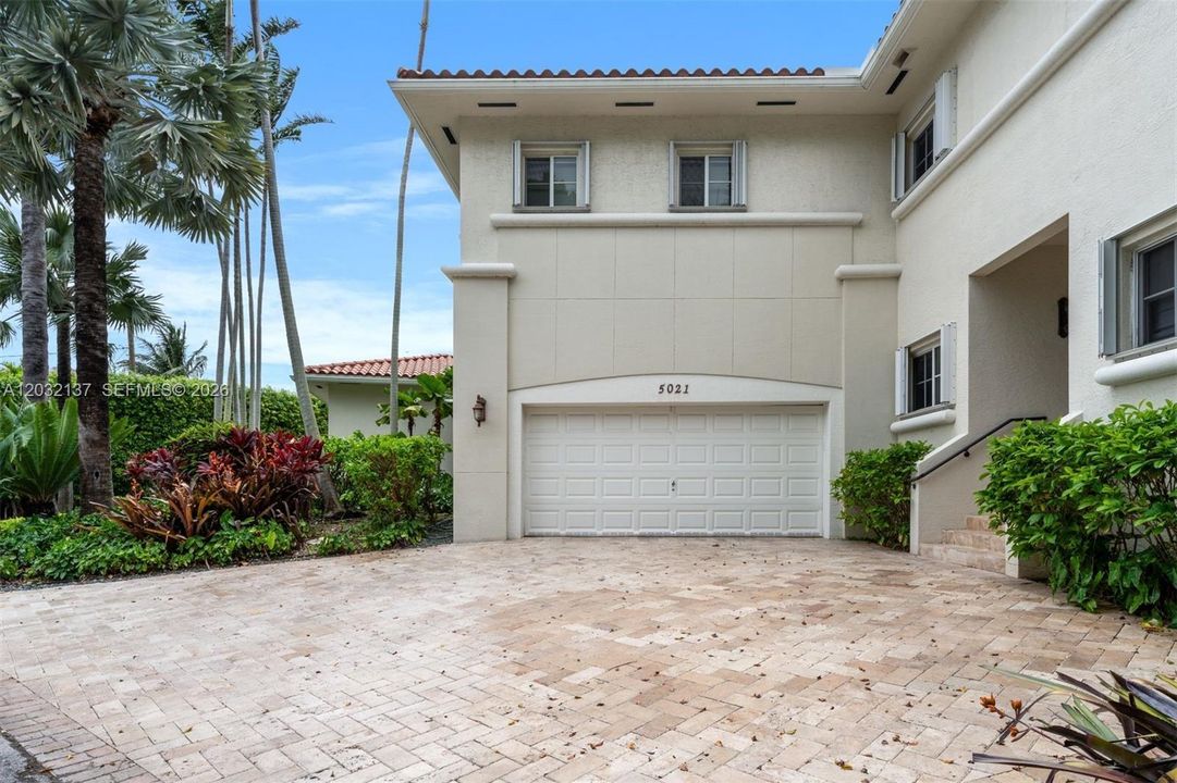 For Sale: $2,875,000 (3 beds, 3 baths, 3500 Square Feet)
