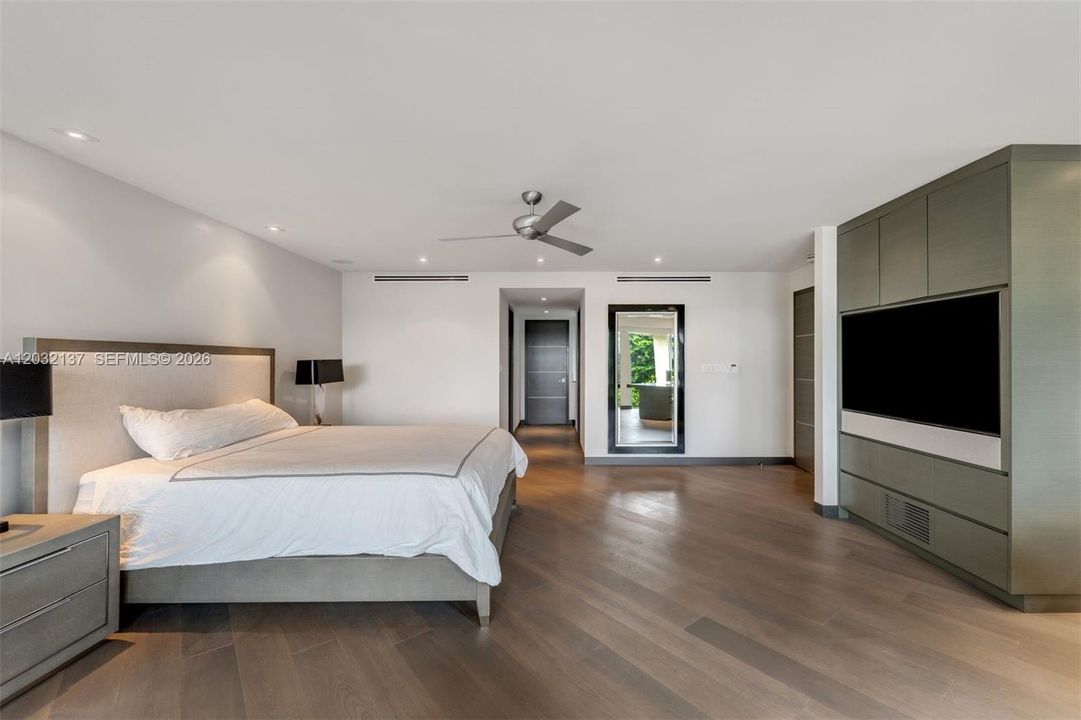 For Sale: $2,875,000 (3 beds, 3 baths, 3500 Square Feet)