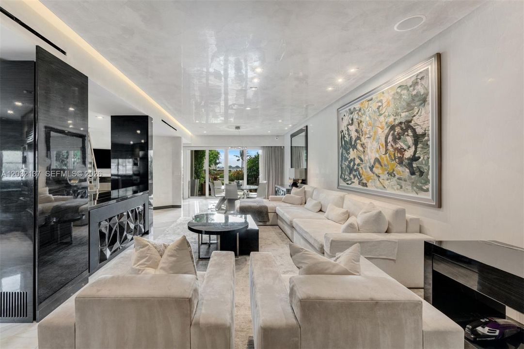 For Sale: $2,875,000 (3 beds, 3 baths, 3500 Square Feet)