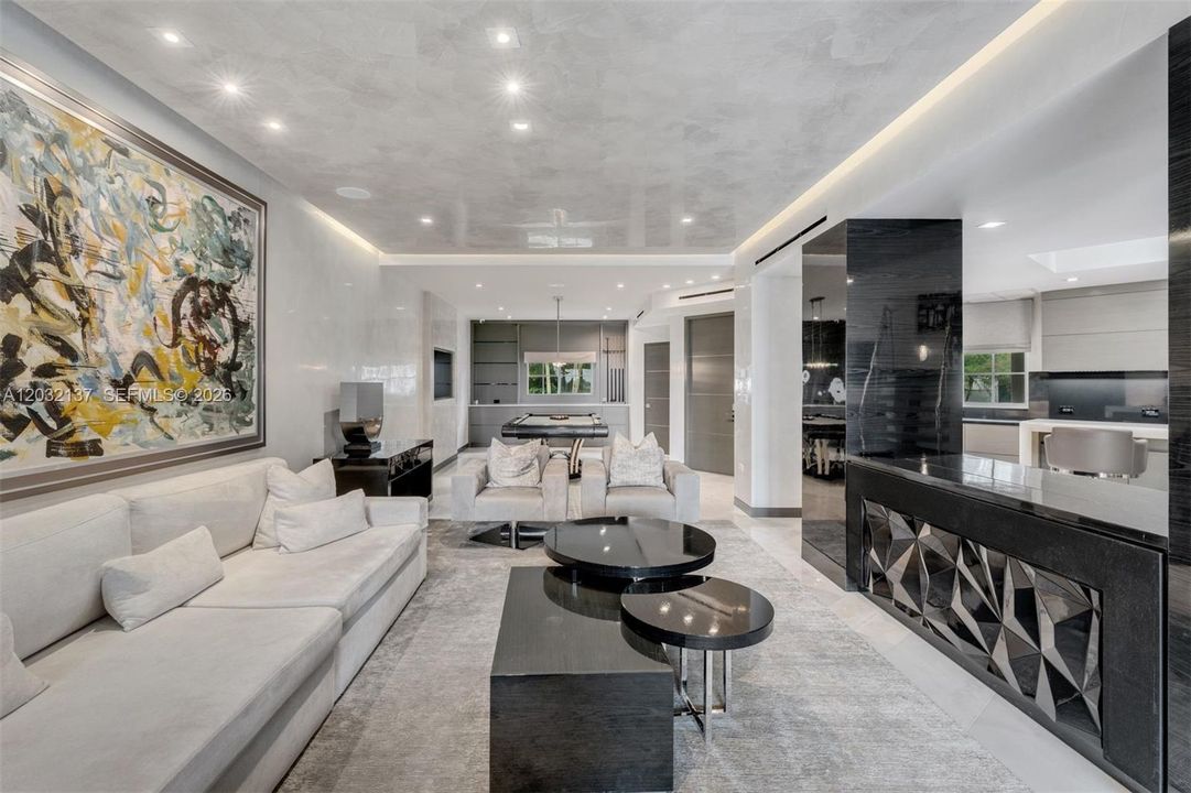 For Sale: $2,875,000 (3 beds, 3 baths, 3500 Square Feet)