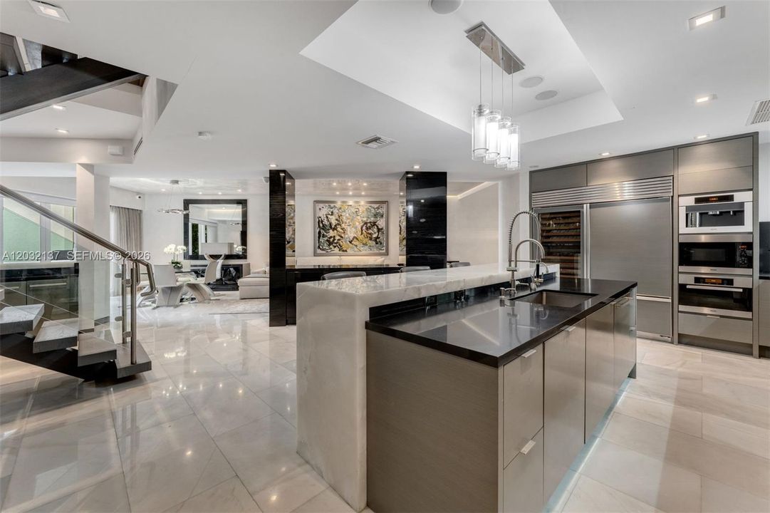 For Sale: $2,875,000 (3 beds, 3 baths, 3500 Square Feet)