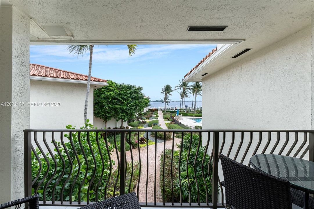 For Sale: $2,875,000 (3 beds, 3 baths, 3500 Square Feet)