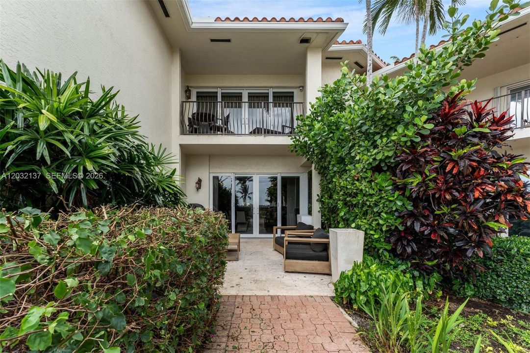 For Sale: $2,875,000 (3 beds, 3 baths, 3500 Square Feet)