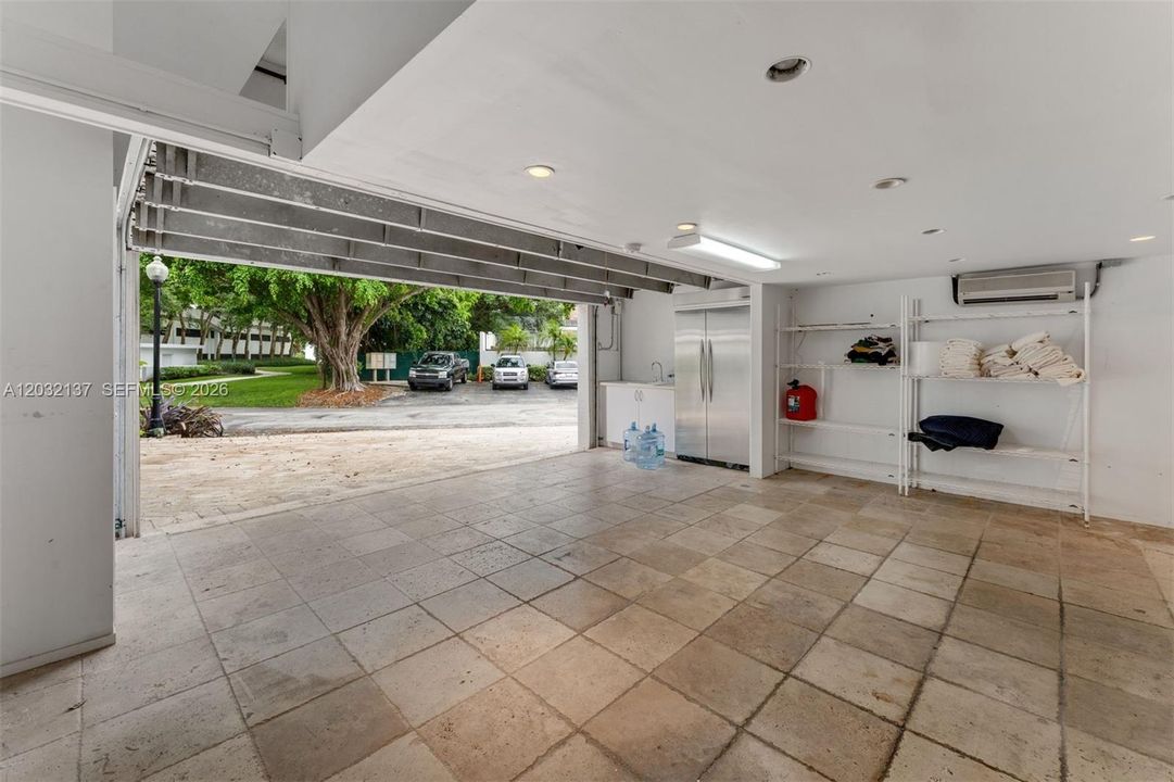 For Sale: $2,875,000 (3 beds, 3 baths, 3500 Square Feet)
