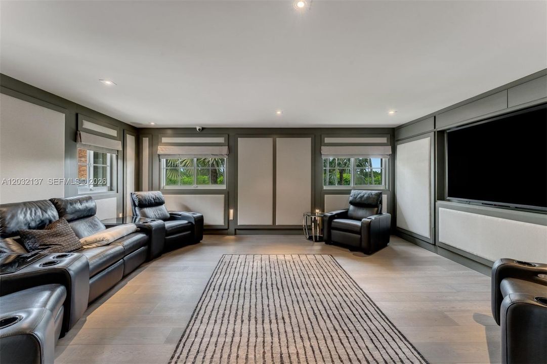 For Sale: $2,875,000 (3 beds, 3 baths, 3500 Square Feet)