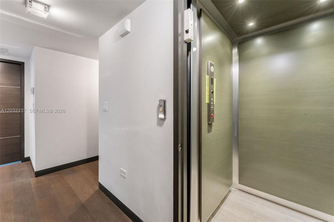 For Sale: $2,875,000 (3 beds, 3 baths, 3500 Square Feet)