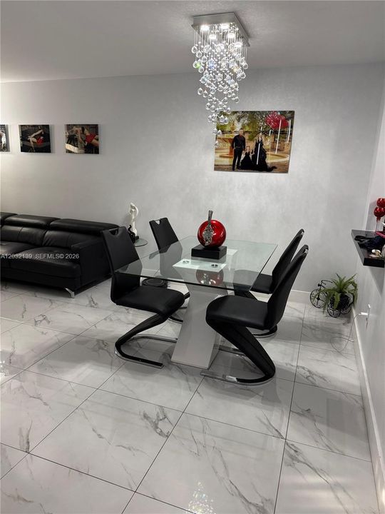 For Rent: $2,300 (2 beds, 2 baths, 912 Square Feet)