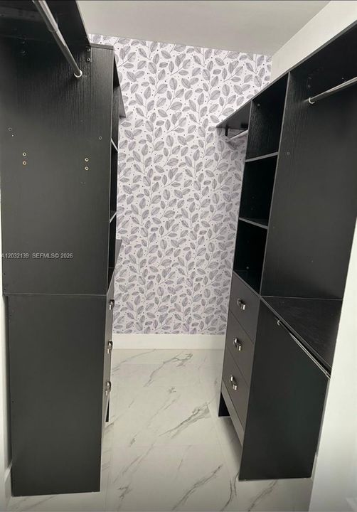 For Rent: $2,300 (2 beds, 2 baths, 912 Square Feet)