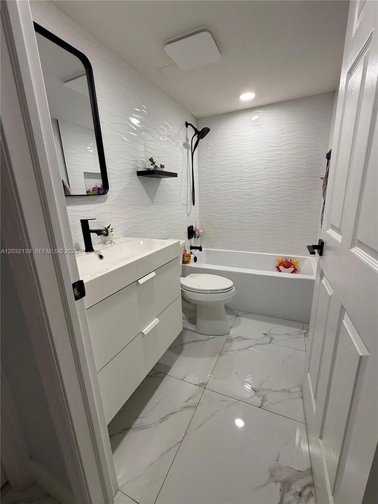 For Rent: $2,300 (2 beds, 2 baths, 912 Square Feet)