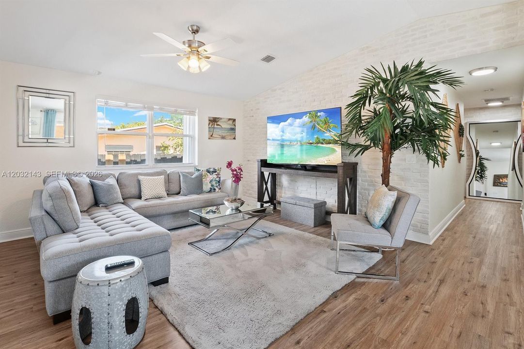 For Rent: $3,500 (3 beds, 2 baths, 1341 Square Feet)