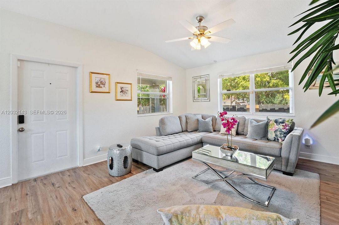 For Rent: $3,500 (3 beds, 2 baths, 1341 Square Feet)