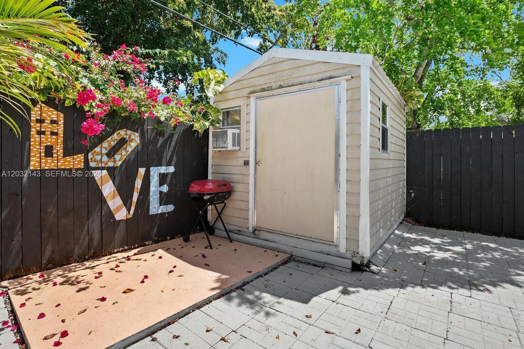 For Rent: $3,500 (3 beds, 2 baths, 1341 Square Feet)