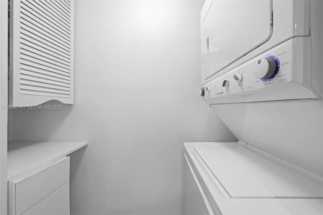 For Rent: $2,800 (2 beds, 2 baths, 920 Square Feet)