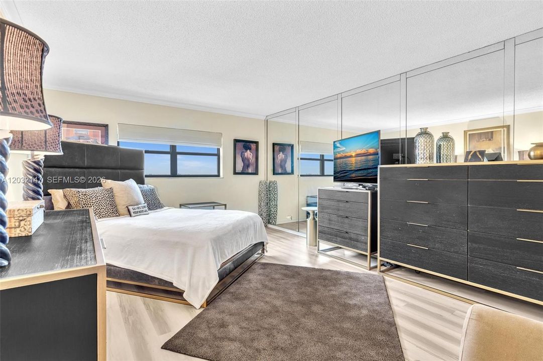 JUST ANOTHER ANGLE OF THIS BEAUTIFUL BEDROOM.... IT SHOWS EVEN BETTER IN PERSON!