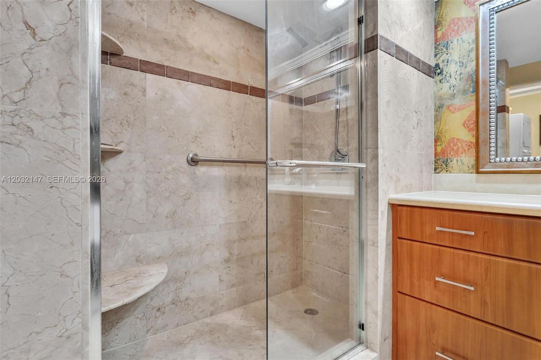 BEAUTIFULLY TILED LARGE SHOWER