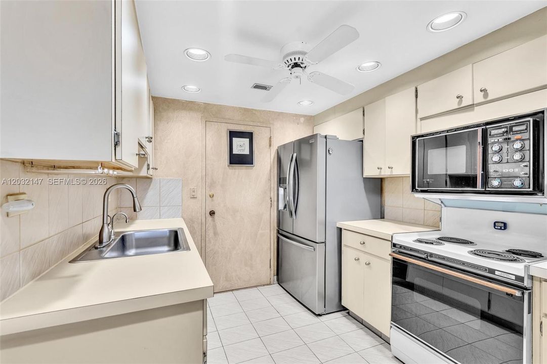 THE KITCHEN FEATURES A SECOND ENTRANCE TO EASILY BRING IN THE GROCERIES!