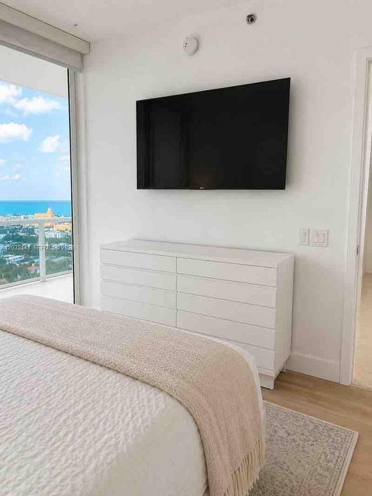 For Rent: $12,000 (2 beds, 2 baths, 1370 Square Feet)
