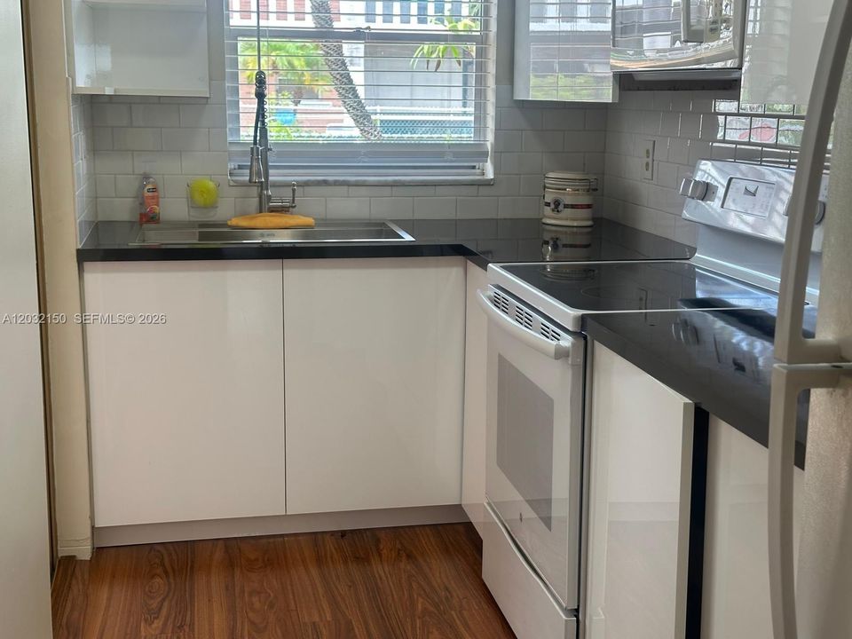 For Sale: $155,000 (1 beds, 1 baths, 650 Square Feet)