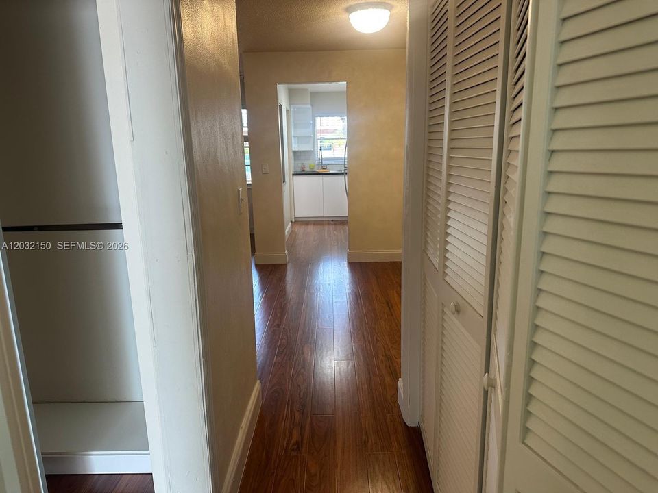 For Sale: $155,000 (1 beds, 1 baths, 650 Square Feet)
