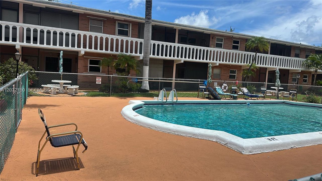 For Sale: $155,000 (1 beds, 1 baths, 650 Square Feet)