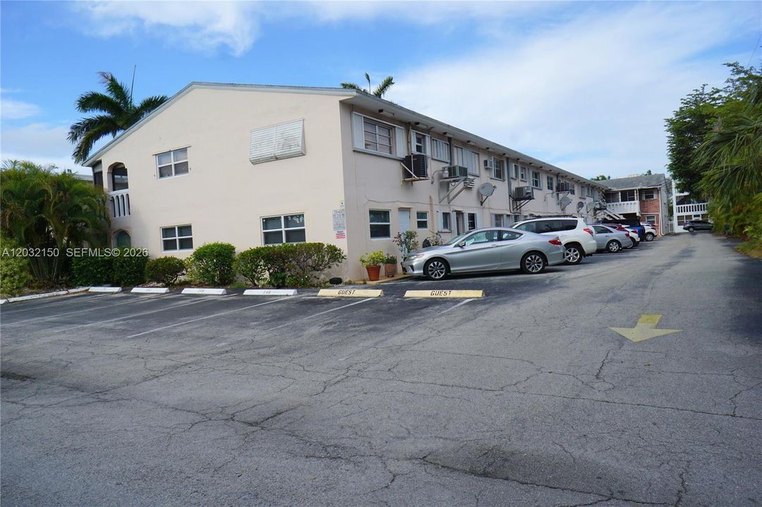 For Sale: $155,000 (1 beds, 1 baths, 650 Square Feet)