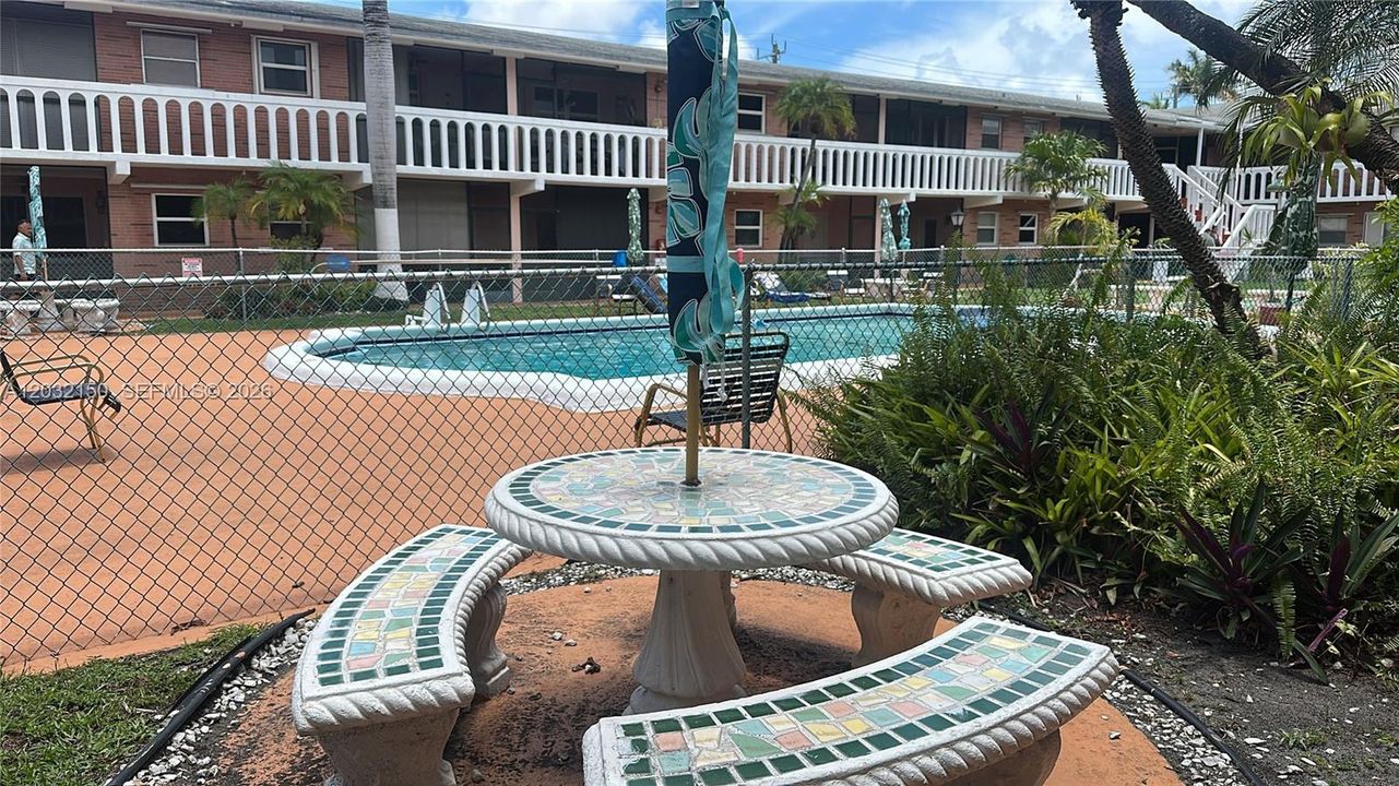 For Sale: $155,000 (1 beds, 1 baths, 650 Square Feet)