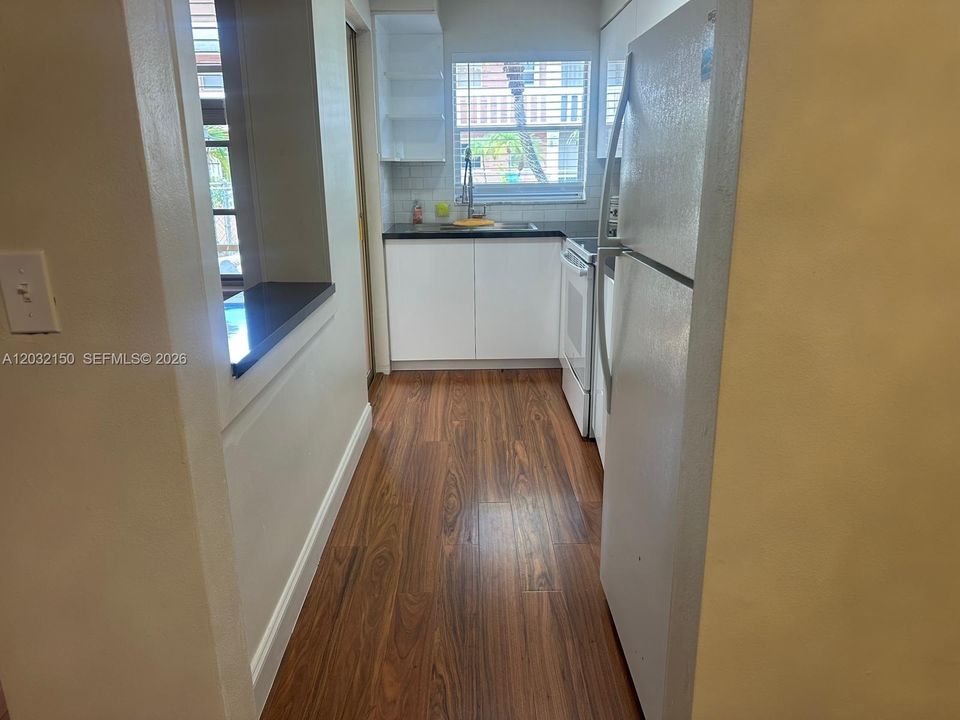 For Sale: $155,000 (1 beds, 1 baths, 650 Square Feet)
