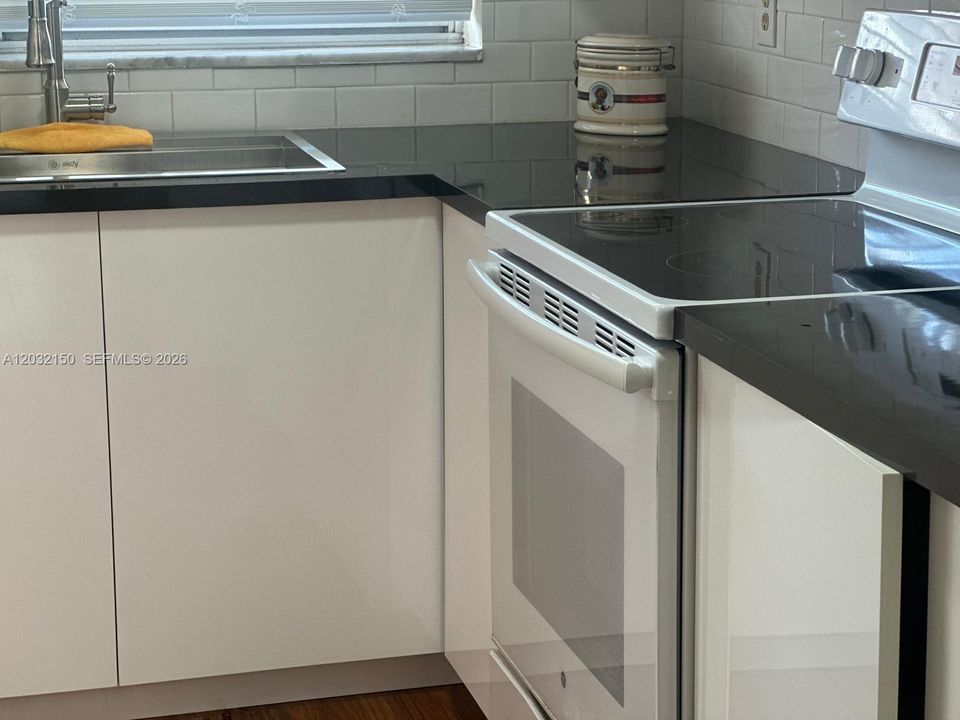 For Sale: $155,000 (1 beds, 1 baths, 650 Square Feet)