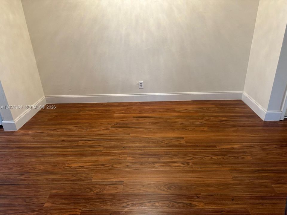 For Sale: $155,000 (1 beds, 1 baths, 650 Square Feet)