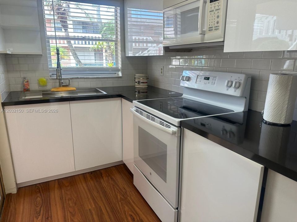 For Sale: $155,000 (1 beds, 1 baths, 650 Square Feet)