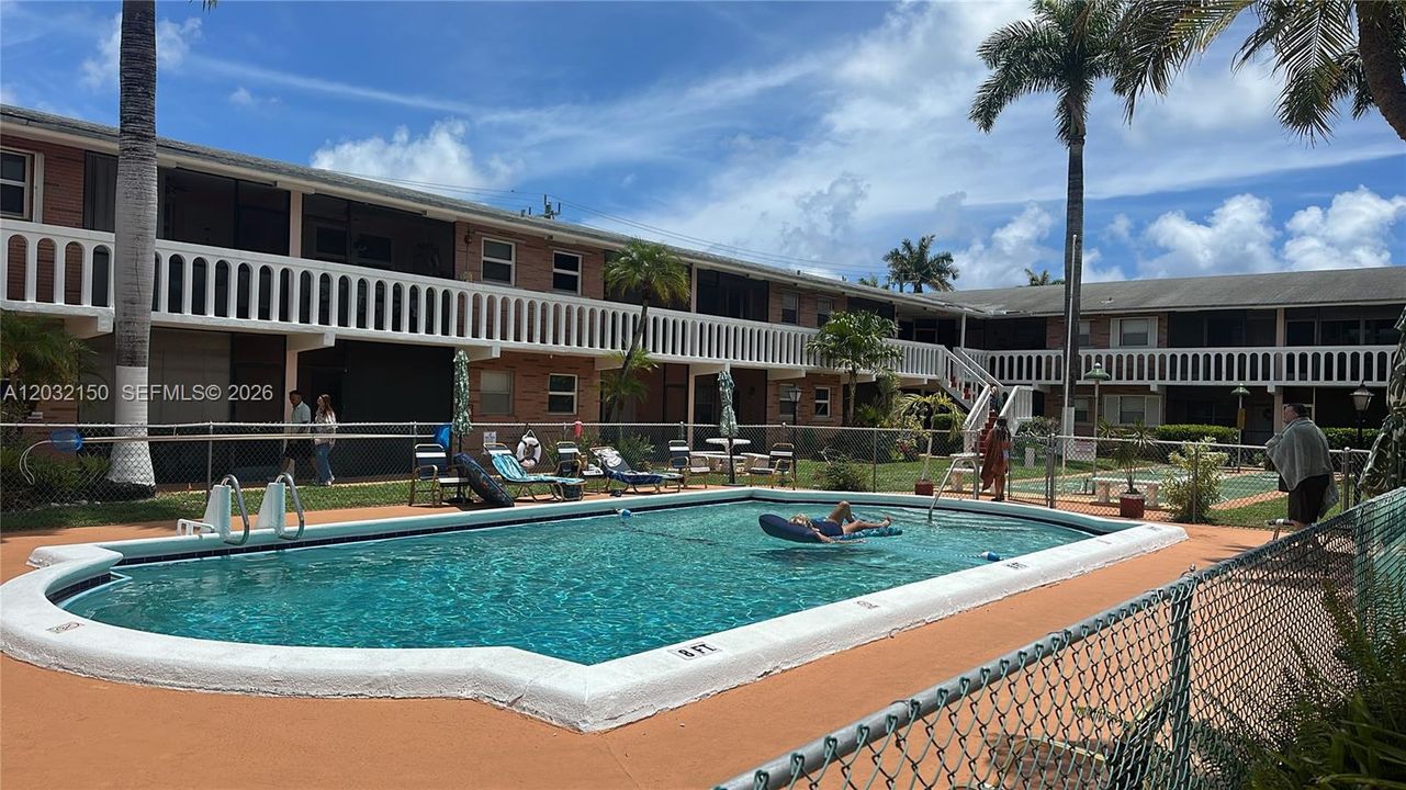 For Sale: $155,000 (1 beds, 1 baths, 650 Square Feet)