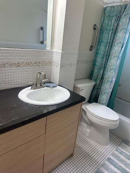For Sale: $155,000 (1 beds, 1 baths, 650 Square Feet)