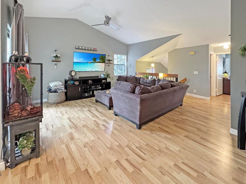 LIVINGROOM