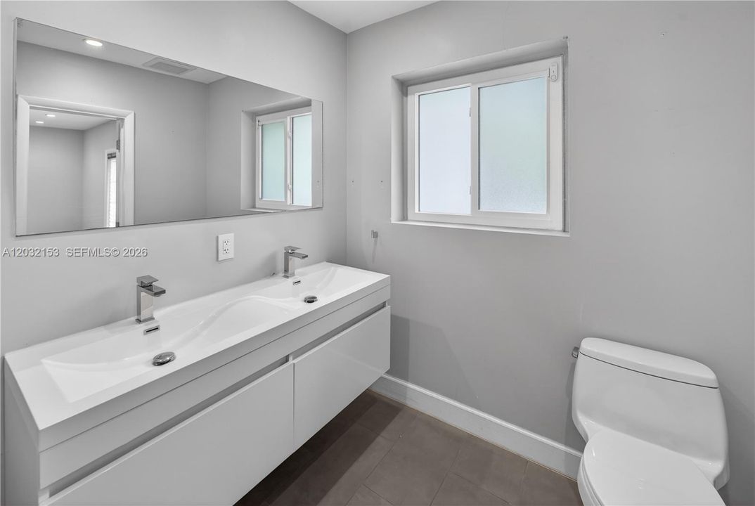 For Rent: $4,750 (2 beds, 2 baths, 1706 Square Feet)
