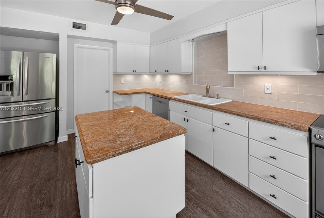 For Rent: $4,750 (2 beds, 2 baths, 1706 Square Feet)