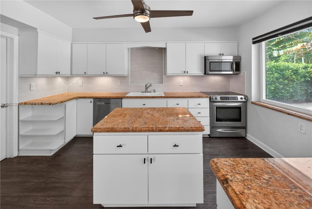 For Rent: $4,750 (2 beds, 2 baths, 1706 Square Feet)