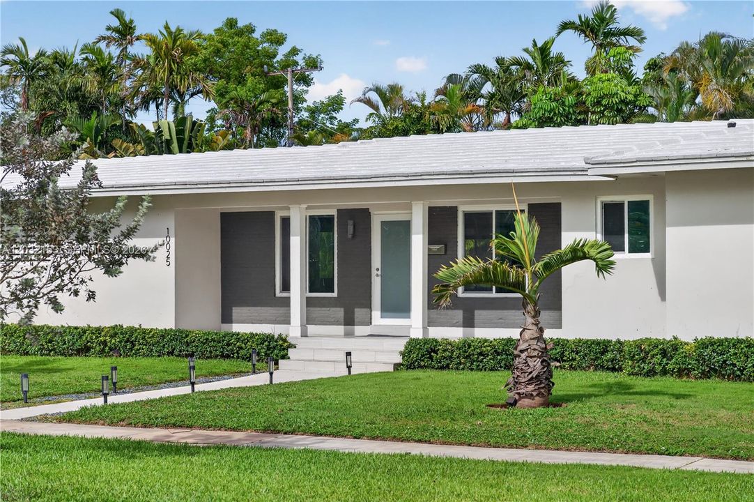 For Rent: $4,750 (2 beds, 2 baths, 1706 Square Feet)