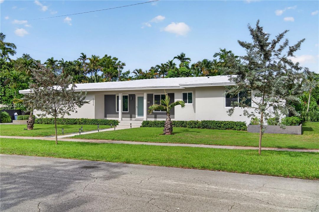 For Rent: $4,750 (2 beds, 2 baths, 1706 Square Feet)