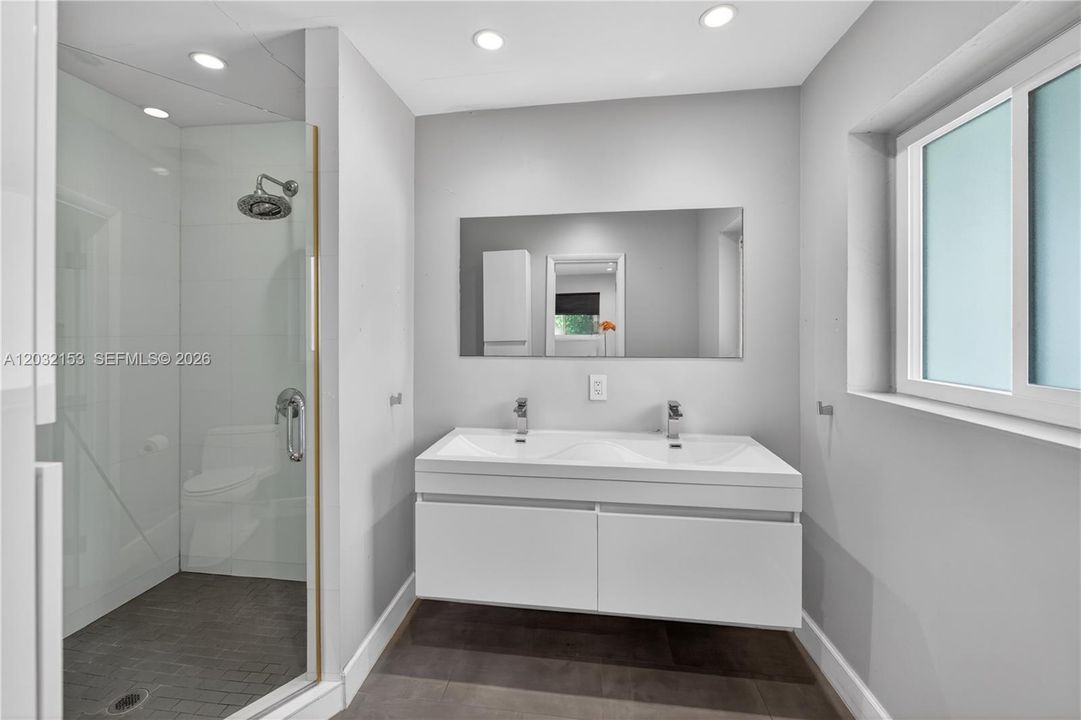 For Rent: $4,750 (2 beds, 2 baths, 1706 Square Feet)