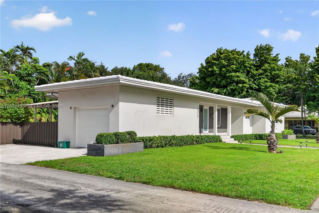For Rent: $4,750 (2 beds, 2 baths, 1706 Square Feet)