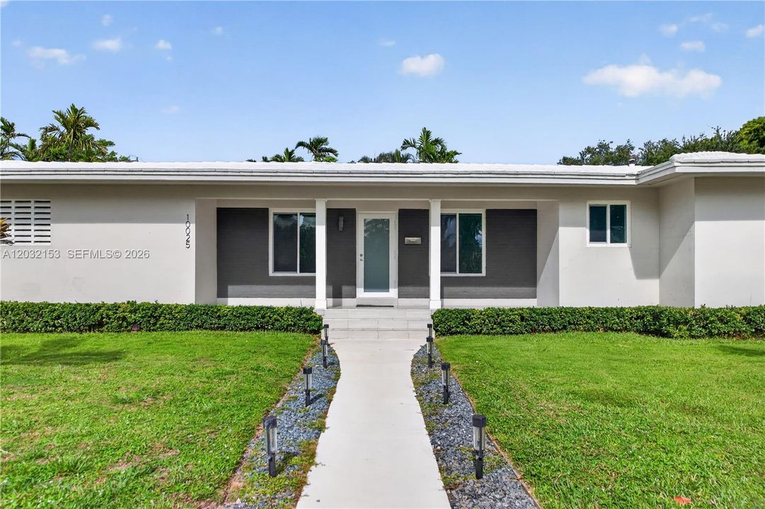 For Rent: $4,750 (2 beds, 2 baths, 1706 Square Feet)