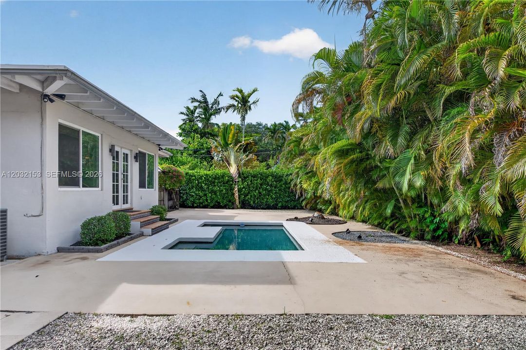 For Rent: $4,750 (2 beds, 2 baths, 1706 Square Feet)