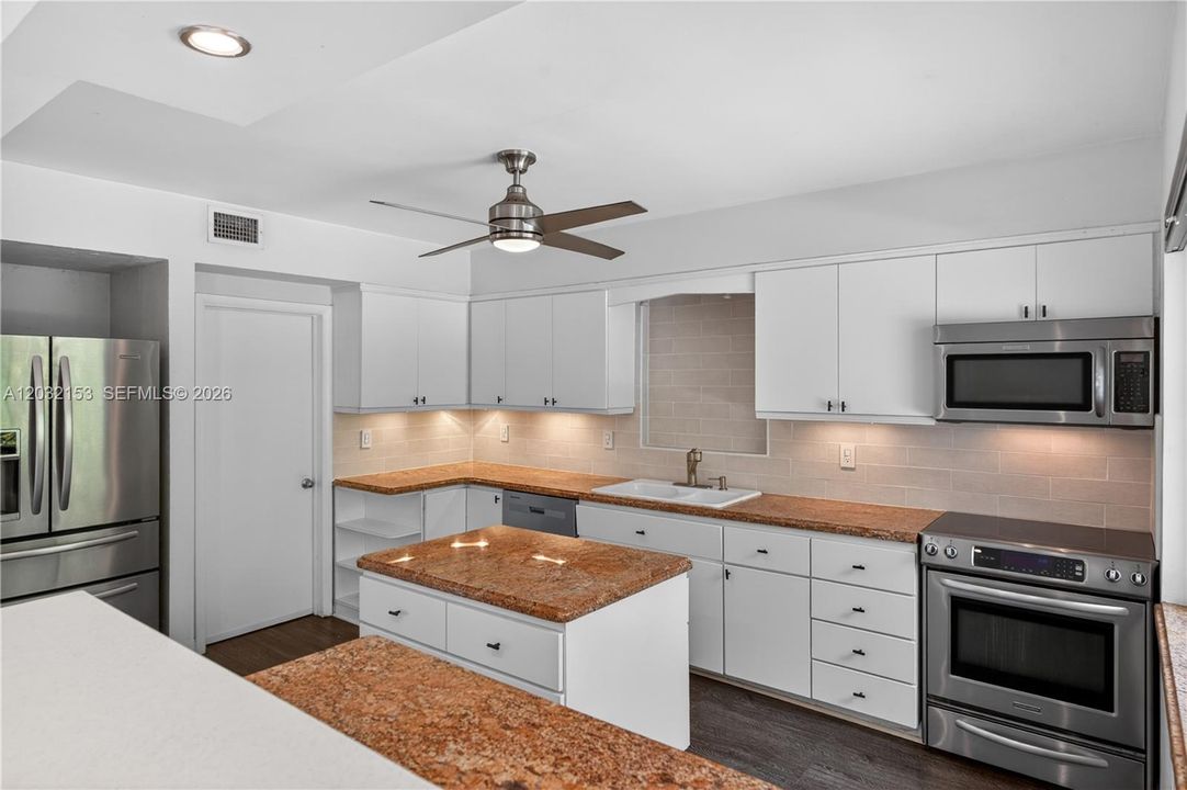 For Rent: $4,750 (2 beds, 2 baths, 1706 Square Feet)