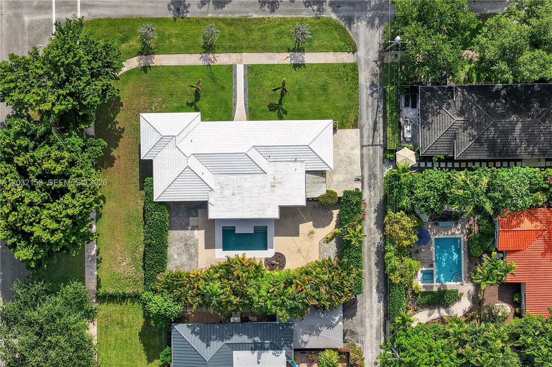 For Rent: $4,750 (2 beds, 2 baths, 1706 Square Feet)