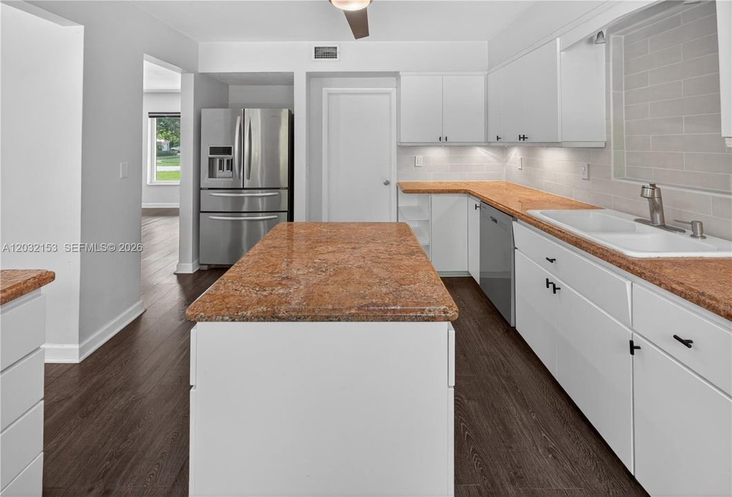 For Rent: $4,750 (2 beds, 2 baths, 1706 Square Feet)