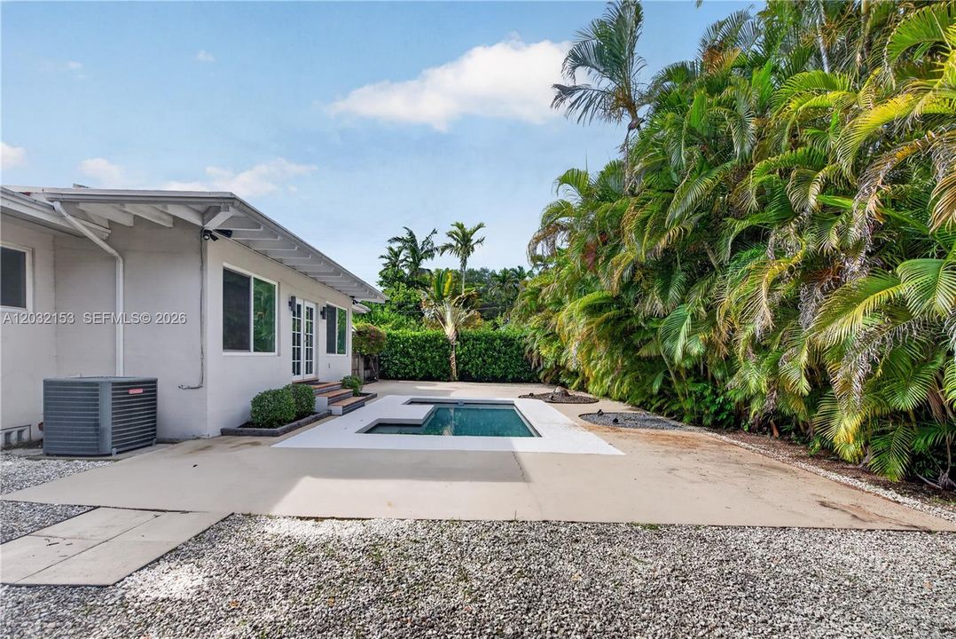 For Rent: $4,750 (2 beds, 2 baths, 1706 Square Feet)