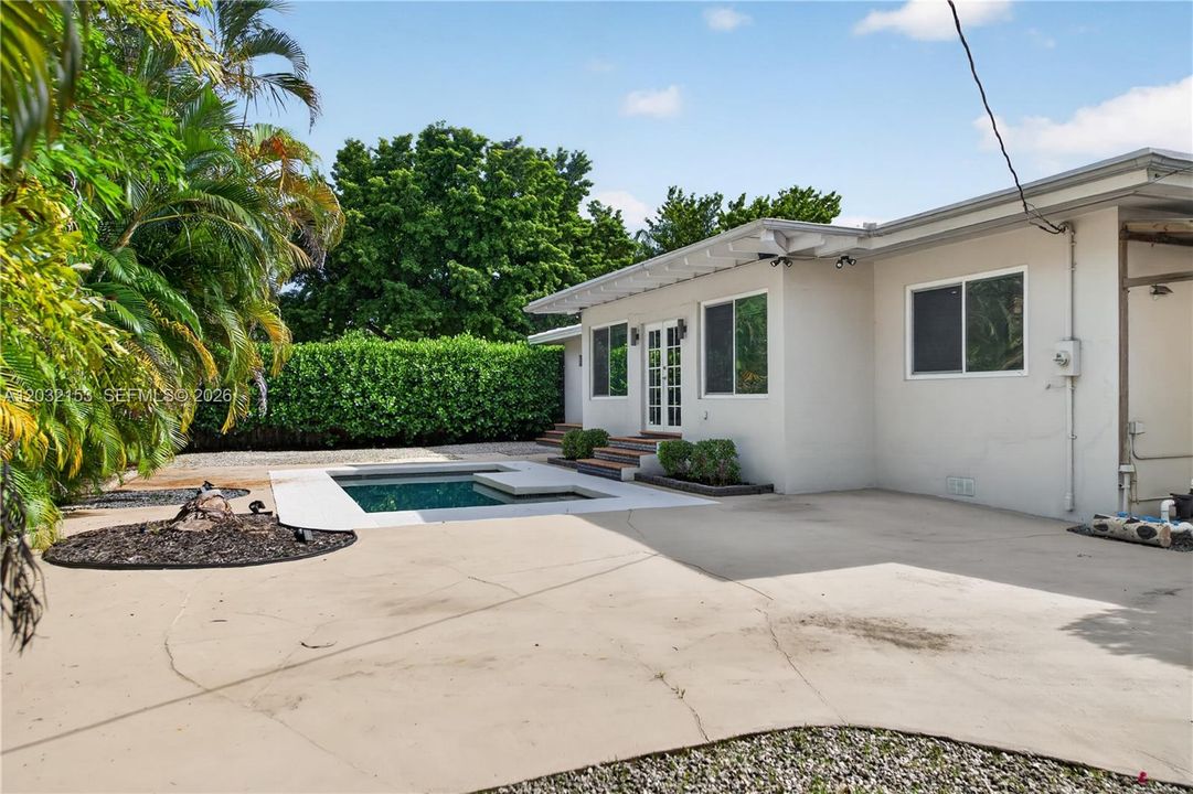 For Rent: $4,750 (2 beds, 2 baths, 1706 Square Feet)