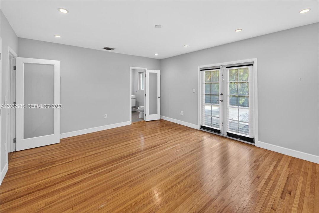 For Rent: $4,750 (2 beds, 2 baths, 1706 Square Feet)