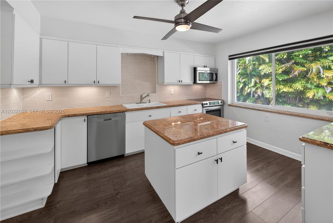 For Rent: $4,750 (2 beds, 2 baths, 1706 Square Feet)