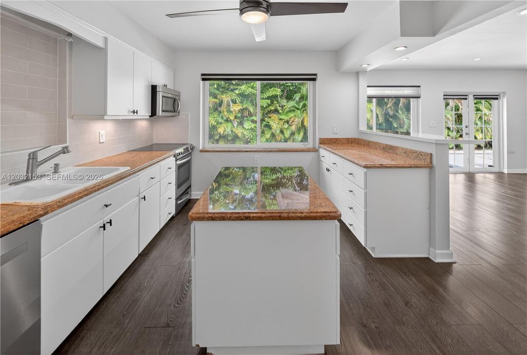 For Rent: $4,750 (2 beds, 2 baths, 1706 Square Feet)
